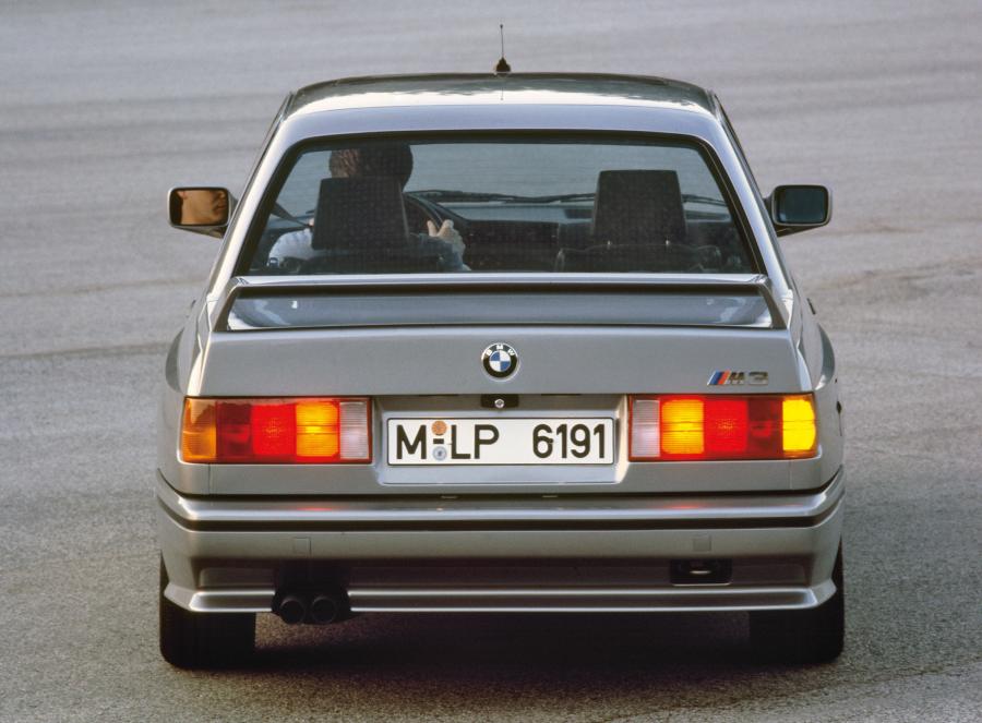  BMW M3 Coupe 1987 года  (фото 4 из 12)